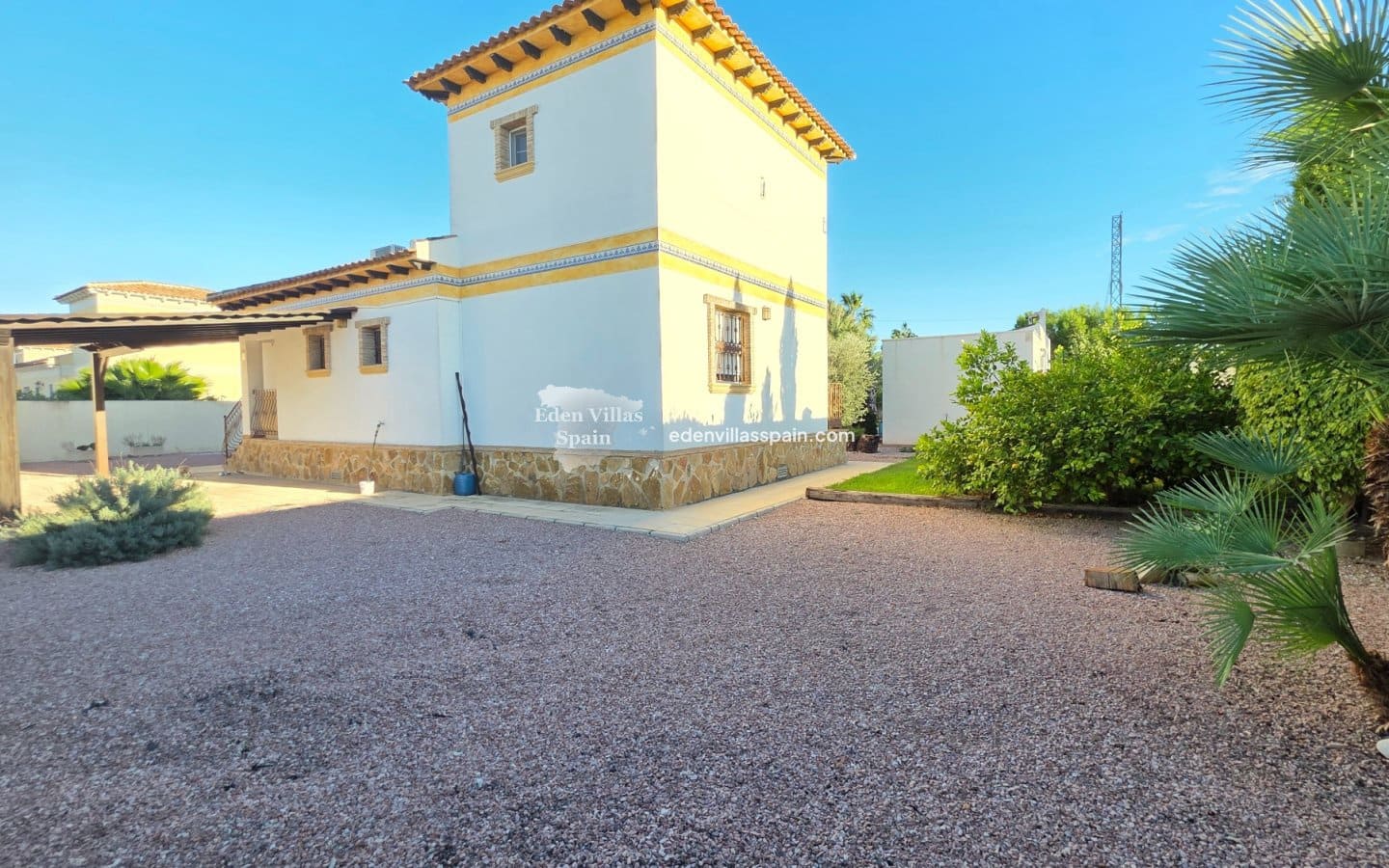 4 soverom Villa til salgs i Catral med svømmebasseng garasje - € 389 000 (Ref: 9378433)