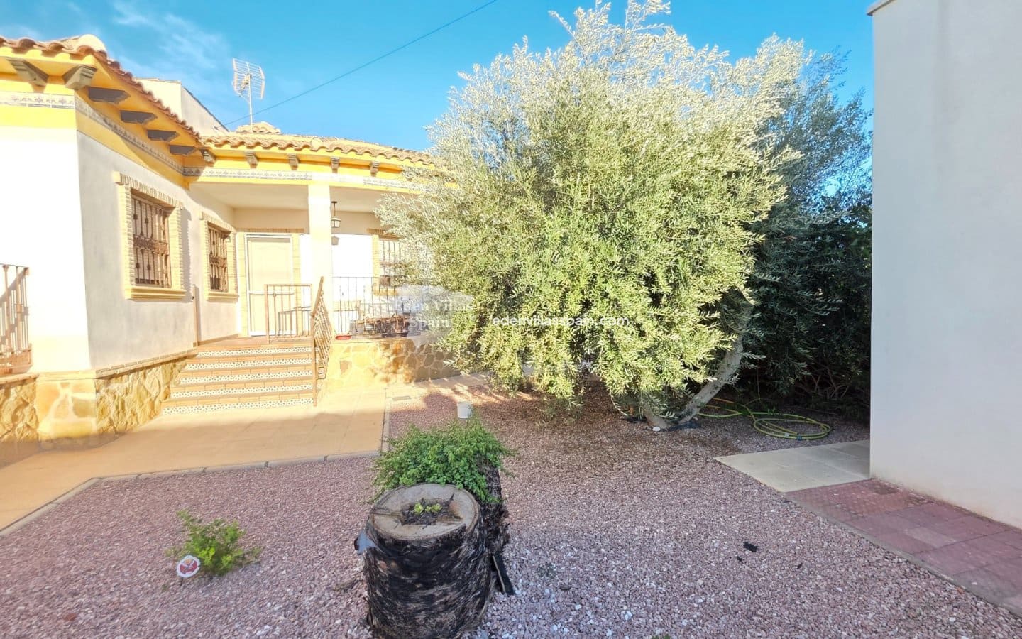 4 soverom Villa til salgs i Catral med svømmebasseng garasje - € 389 000 (Ref: 9378433)