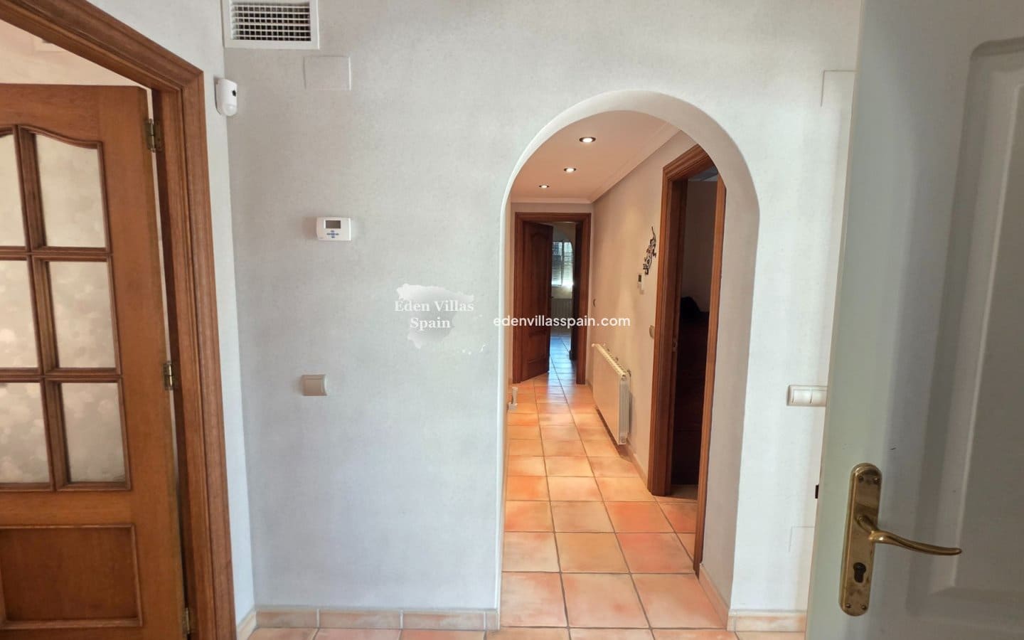 4 slaapkamer Villa te koop in Alicante stad met zwembad garage - € 389.000 (Ref: 9378434)