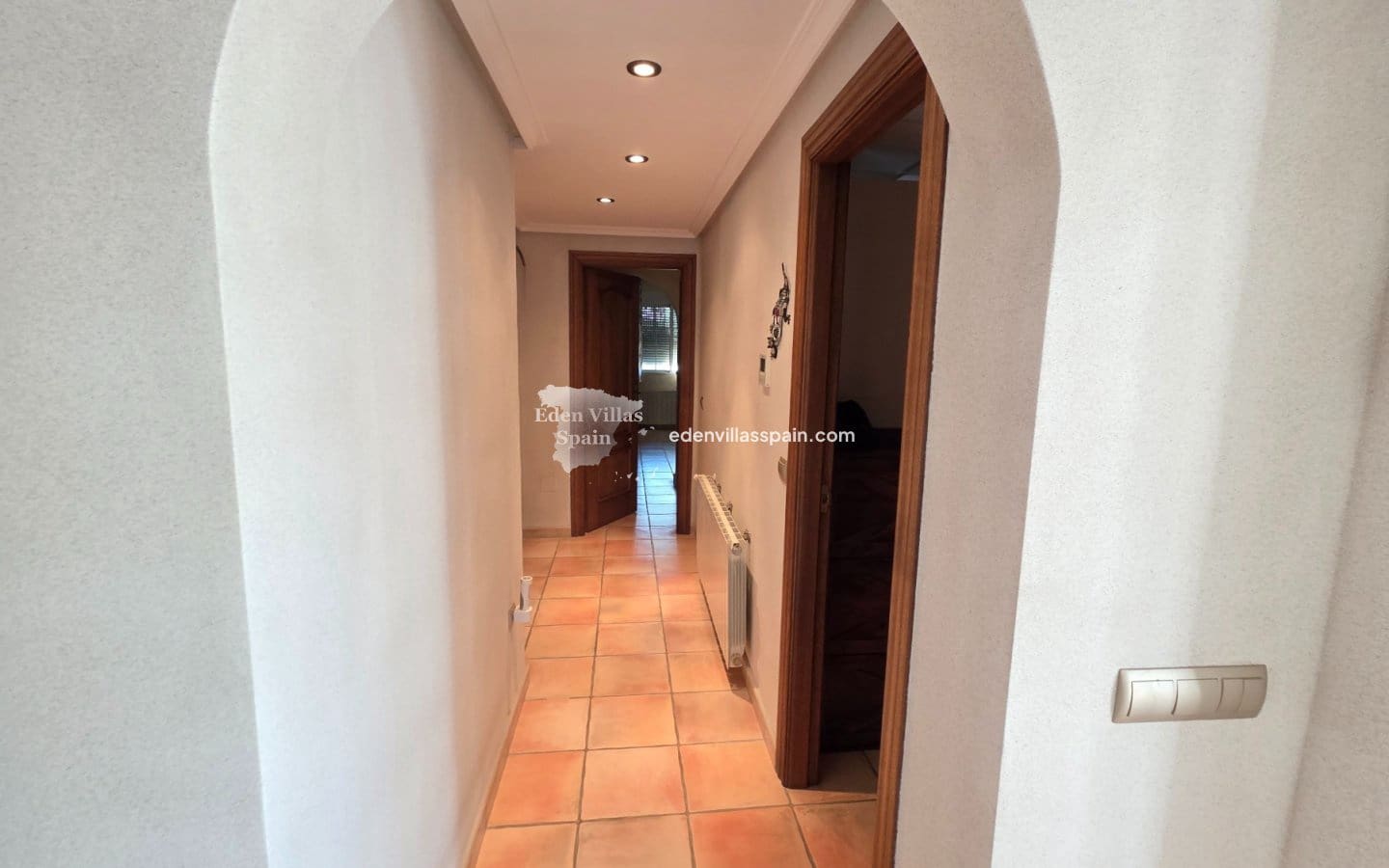 4 slaapkamer Villa te koop in Alicante stad met zwembad garage - € 389.000 (Ref: 9378434)