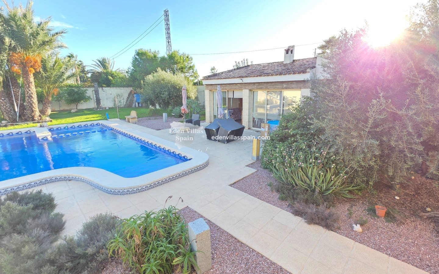 4 slaapkamer Villa te koop in Alicante stad met zwembad garage - € 389.000 (Ref: 9378434)