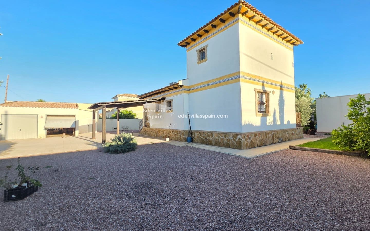 4 slaapkamer Villa te koop in Alicante stad met zwembad garage - € 389.000 (Ref: 9378434)