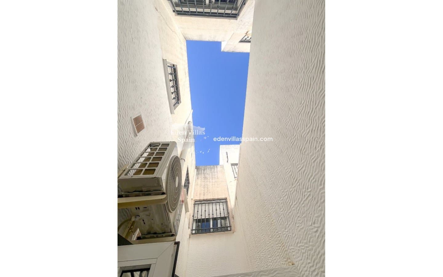 2 bedroom Finca/Country House for sale in Los Montesinos with pool - € 129,000 (Ref: 9383514)