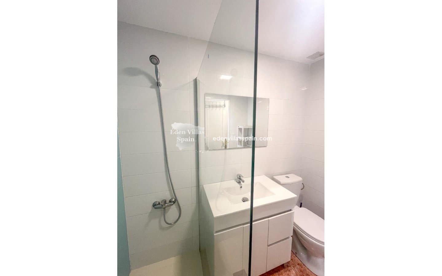 2 soveværelse Bungalow til salg i Alicante by med swimmingpool - € 129.000 (Ref: 9383997)