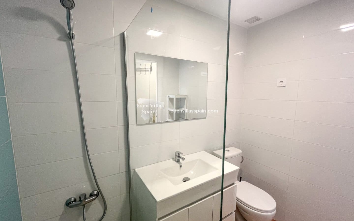 2 soveværelse Bungalow til salg i Alicante by med swimmingpool - € 129.000 (Ref: 9383997)