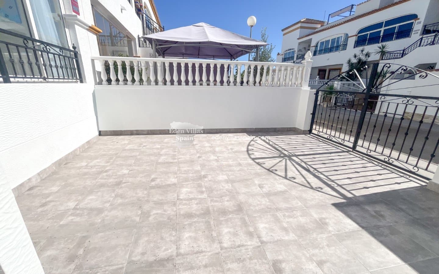 2 soveværelse Bungalow til salg i Alicante by med swimmingpool - € 129.000 (Ref: 9383997)