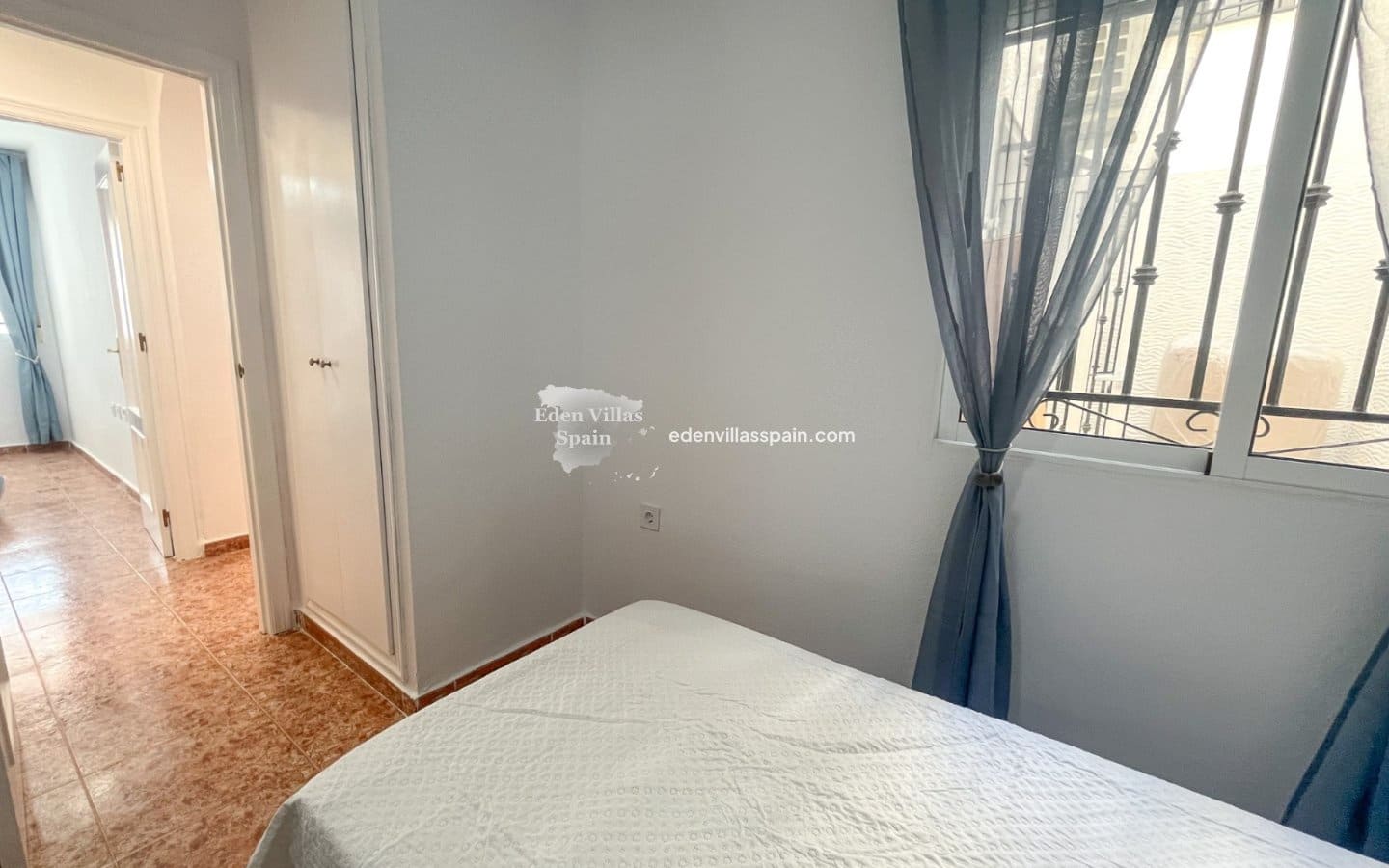 2 soveværelse Bungalow til salg i Alicante by med swimmingpool - € 129.000 (Ref: 9383997)