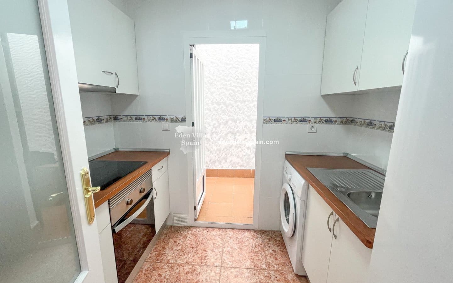2 soveværelse Bungalow til salg i Alicante by med swimmingpool - € 129.000 (Ref: 9383997)