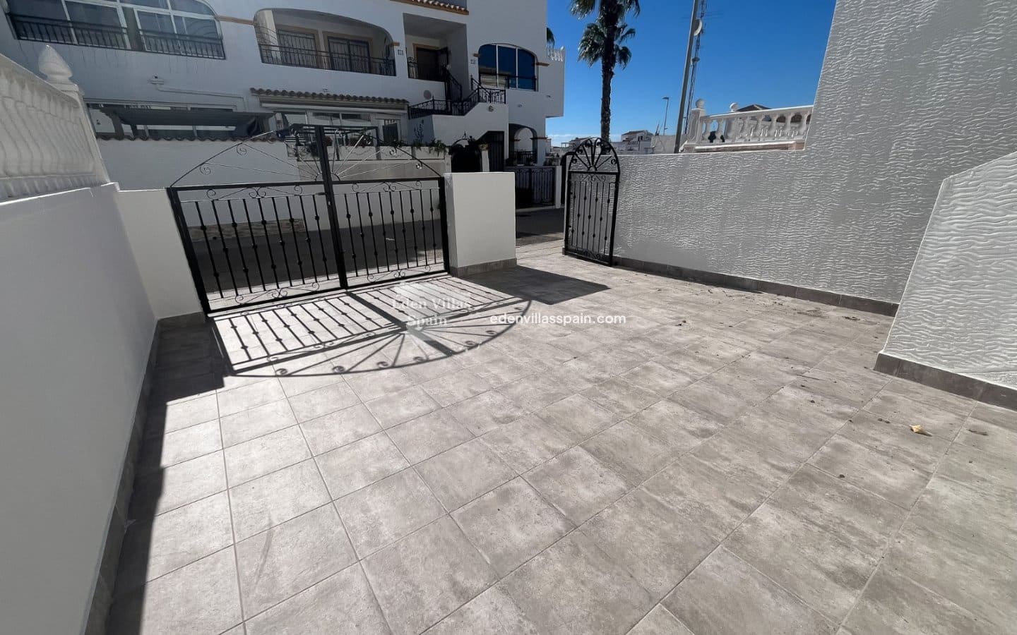 2 soveværelse Bungalow til salg i Alicante by med swimmingpool - € 129.000 (Ref: 9383997)