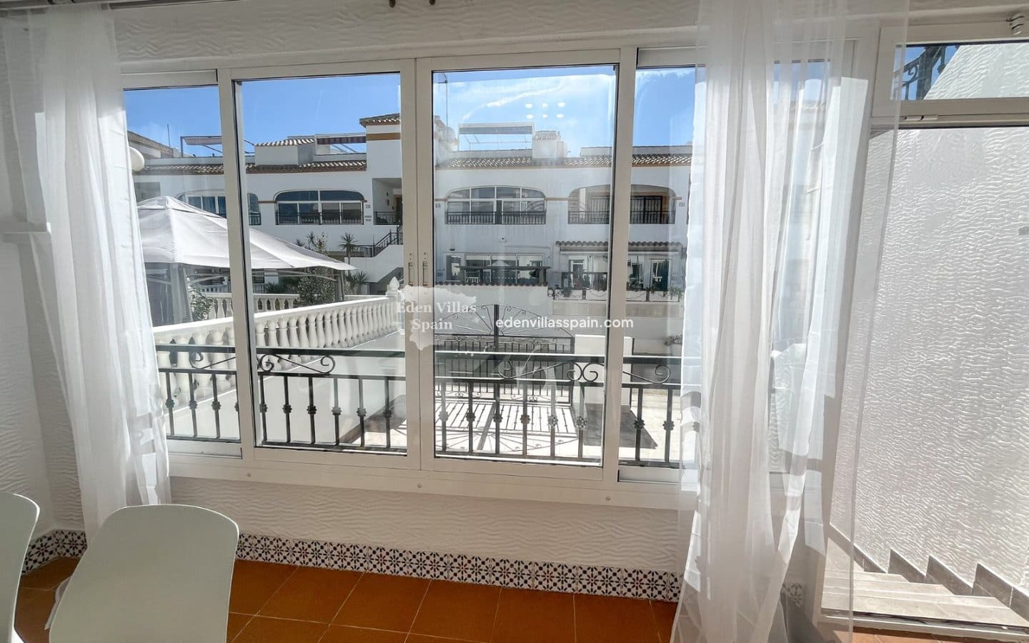 2 soveværelse Bungalow til salg i Alicante by med swimmingpool - € 129.000 (Ref: 9383997)