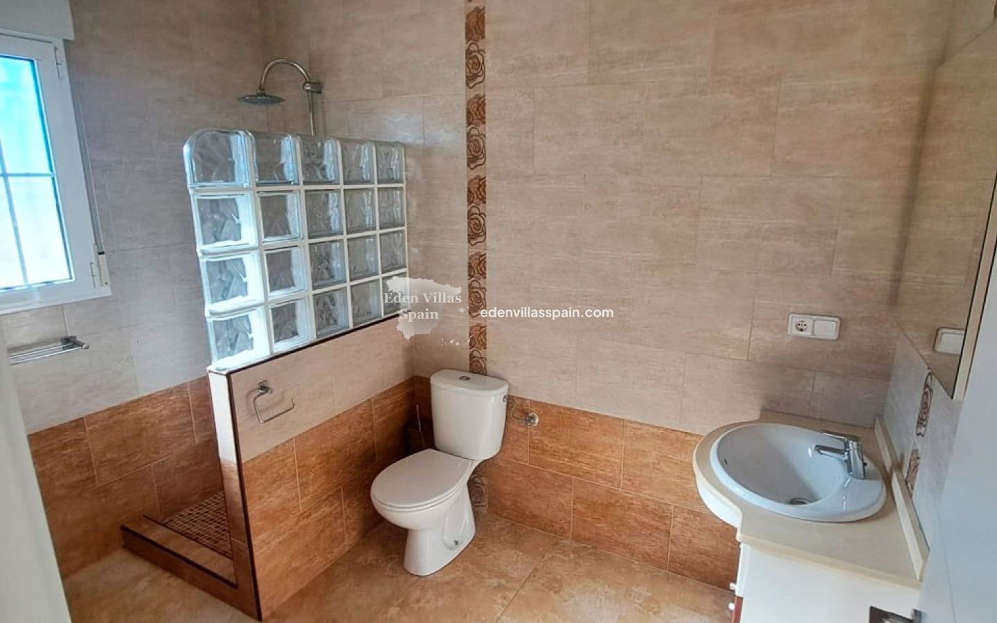 5 bedroom Villa for sale in Catral - € 485,000 (Ref: 9421531)