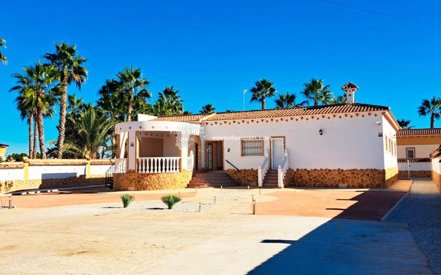 5 bedroom Villa for sale in Catral - € 485,000 (Ref: 9421531)