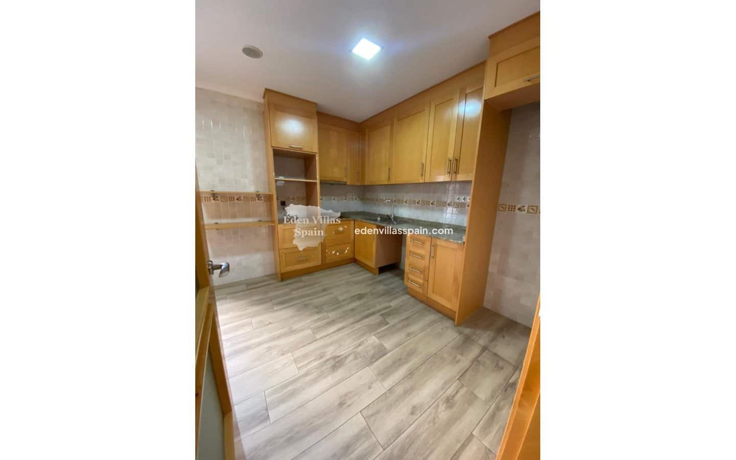 3 bedroom Apartment for sale in Alicante / Alacant city - € 145,000 (Ref: 9491712)