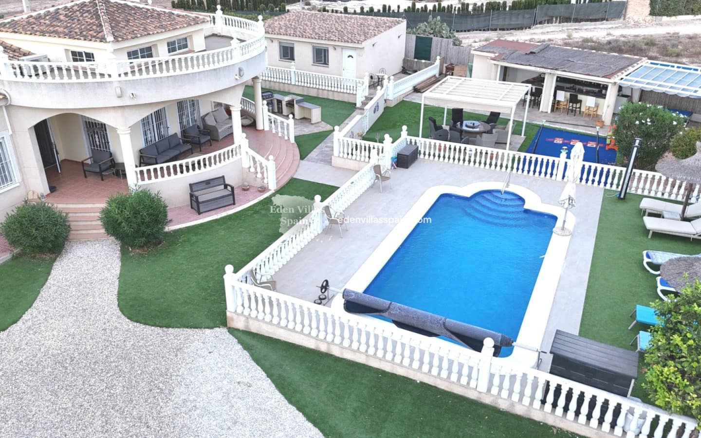 5 bedroom Finca/Country House for sale in La Marina with pool - € 520,000 (Ref: 9491851)