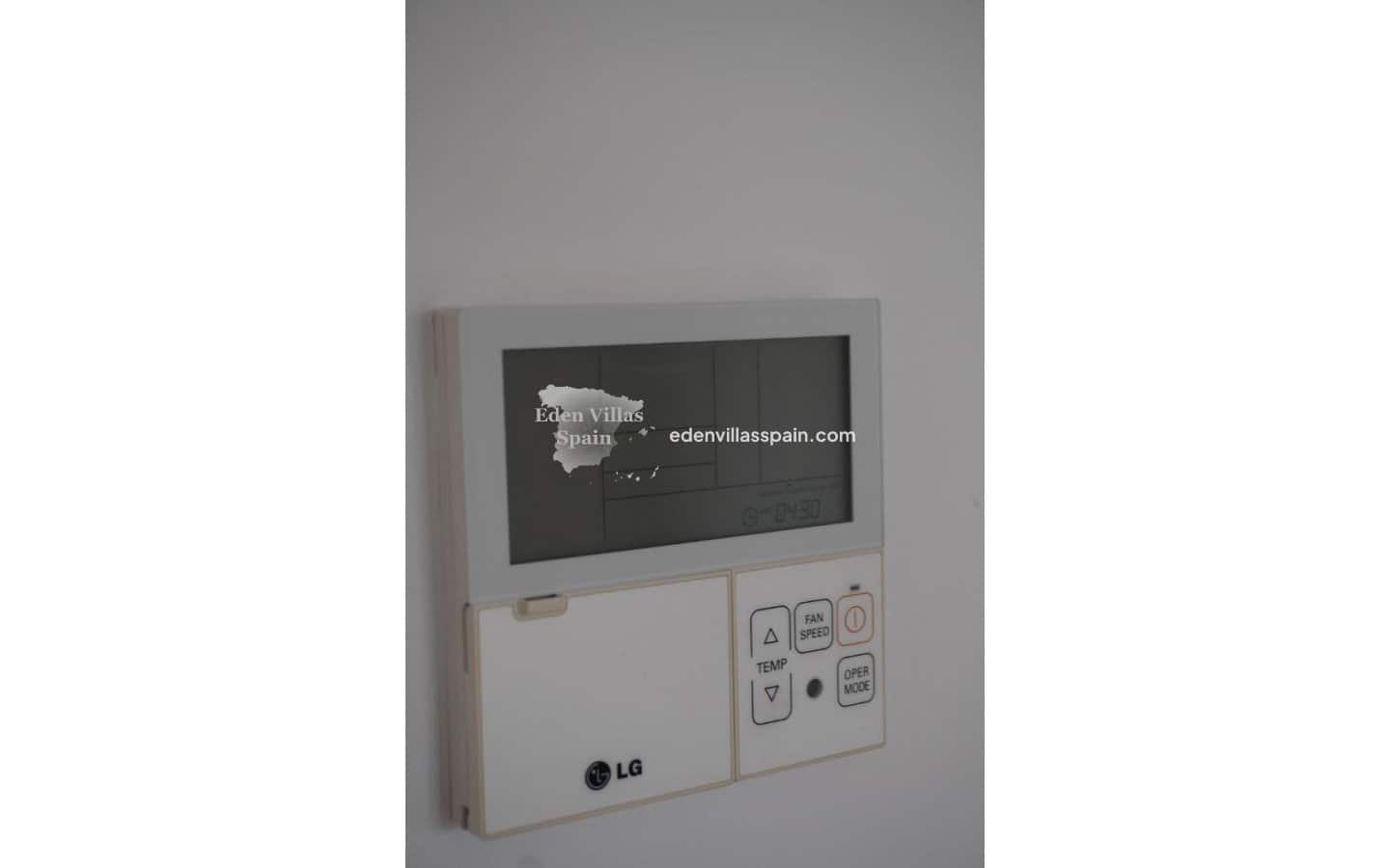 3 bedroom Penthouse for sale in Alicante / Alacant city with pool - € 420,000 (Ref: 9494848)