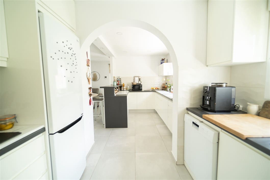 4 makuuhuone Huvila myytävänä paikassa Torrevieja mukana uima-altaan - 495 000 € (Ref: 9524761)