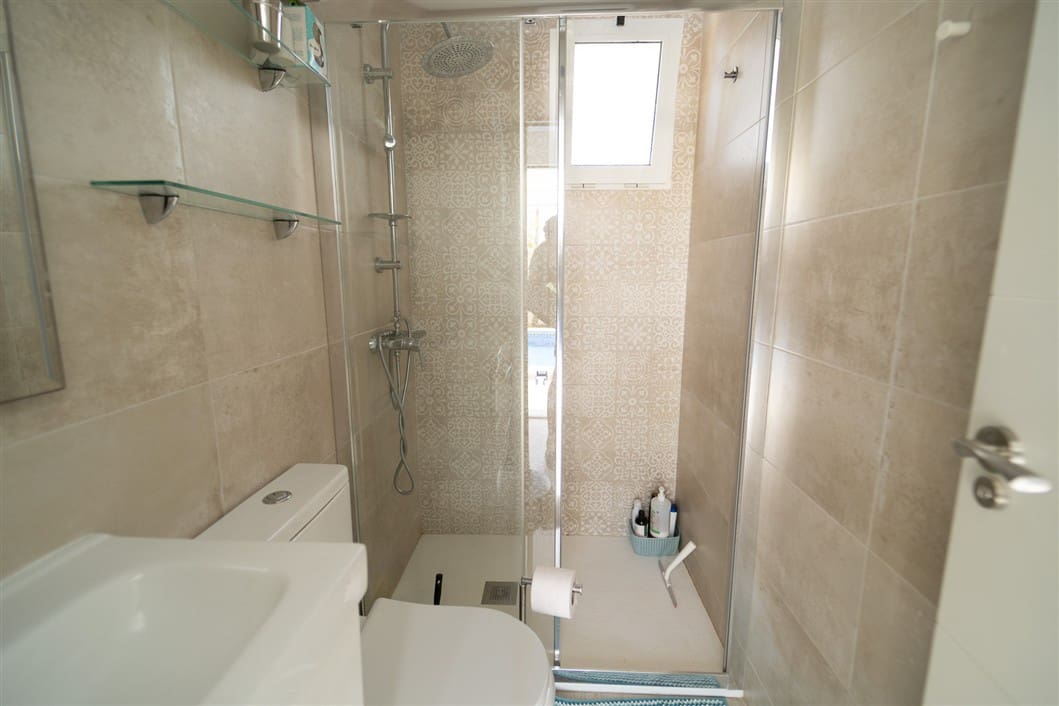 4 makuuhuone Huvila myytävänä paikassa Torrevieja mukana uima-altaan - 495 000 € (Ref: 9524761)