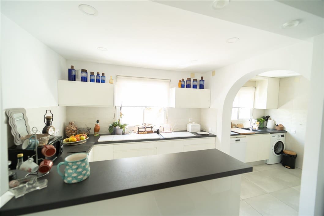 4 makuuhuone Huvila myytävänä paikassa Torrevieja mukana uima-altaan - 495 000 € (Ref: 9524761)