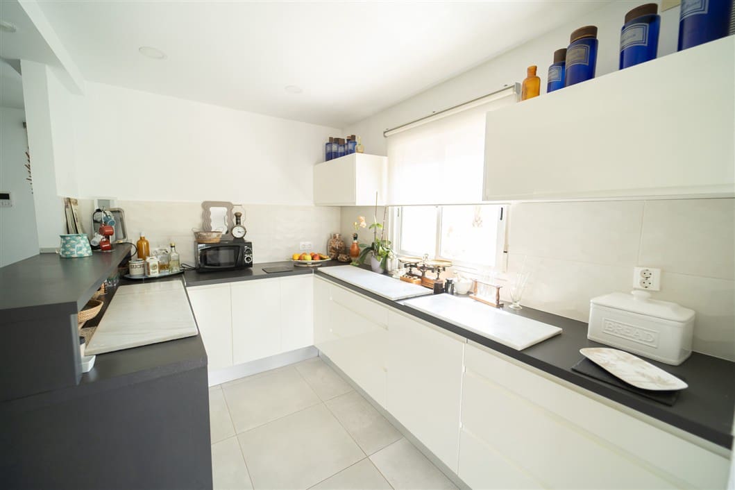 4 makuuhuone Huvila myytävänä paikassa Torrevieja mukana uima-altaan - 495 000 € (Ref: 9524761)