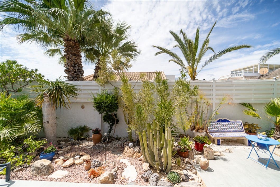 4 makuuhuone Huvila myytävänä paikassa Torrevieja mukana uima-altaan - 495 000 € (Ref: 9524761)