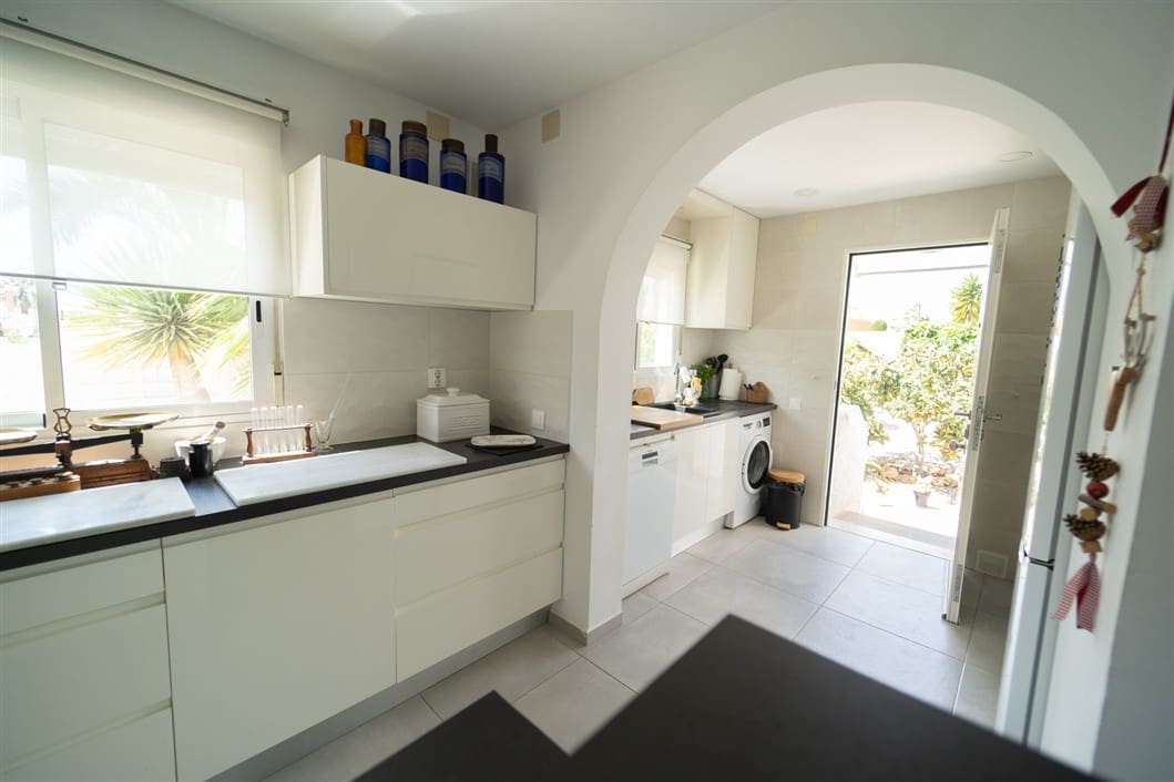 4 sypialnia Willa na sprzedaż w Miasto Alicante / Alacant z basenem - 495 000 € (Ref: 9524763)