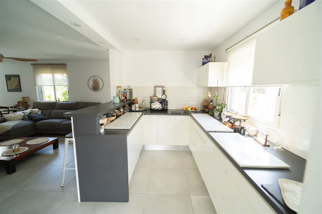 4 sypialnia Willa na sprzedaż w Miasto Alicante / Alacant z basenem - 495 000 € (Ref: 9524763)