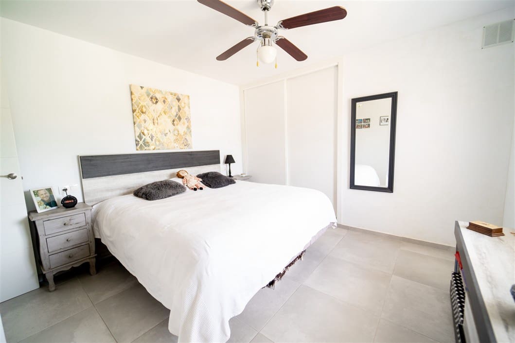 4 sypialnia Willa na sprzedaż w Miasto Alicante / Alacant z basenem - 495 000 € (Ref: 9524763)