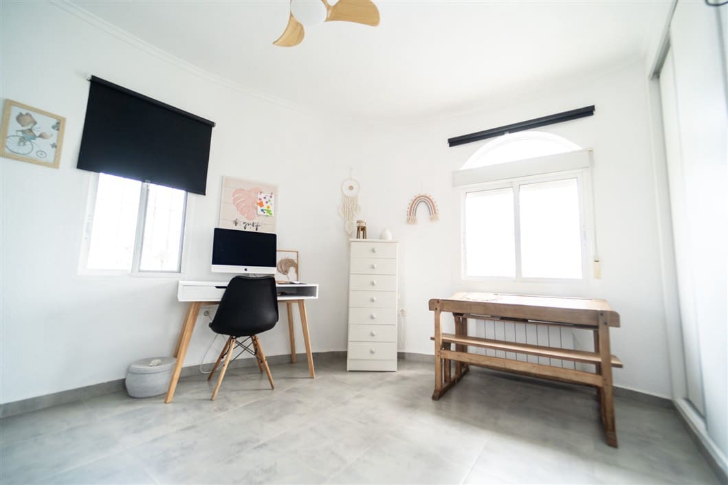 4 sypialnia Willa na sprzedaż w Miasto Alicante / Alacant z basenem - 495 000 € (Ref: 9524763)