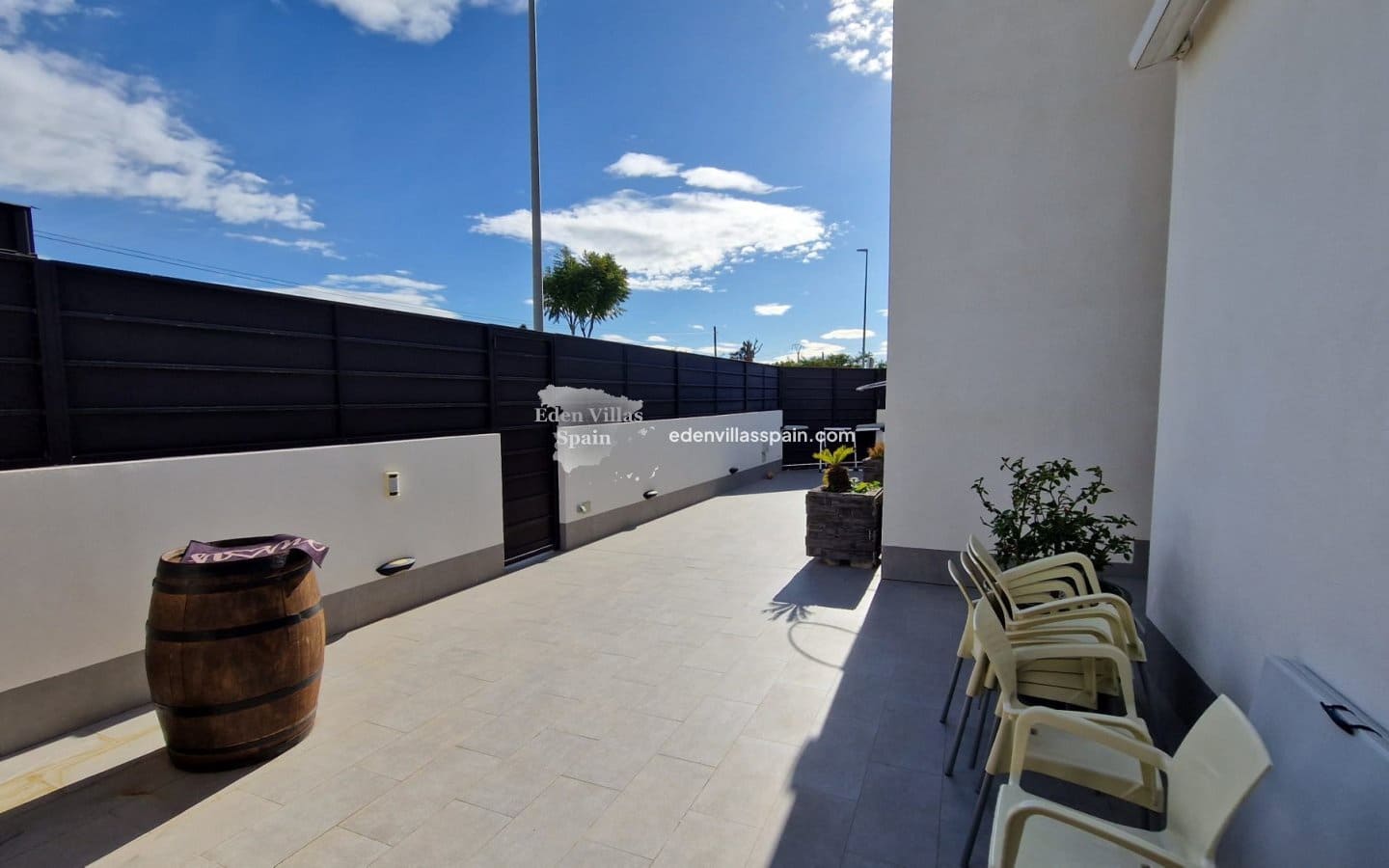 3 soveværelse Byhus til salg i Alicante by med swimmingpool - € 459.995 (Ref: 9528854)