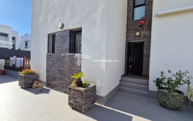 3 soveværelse Byhus til salg i Alicante by med swimmingpool - € 459.995 (Ref: 9528854)