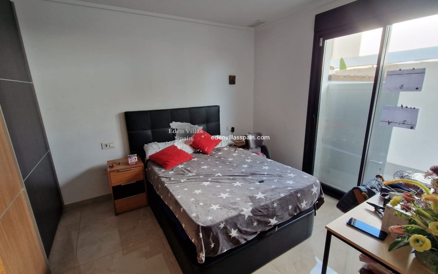 3 soveværelse Byhus til salg i Alicante by med swimmingpool - € 459.995 (Ref: 9528854)