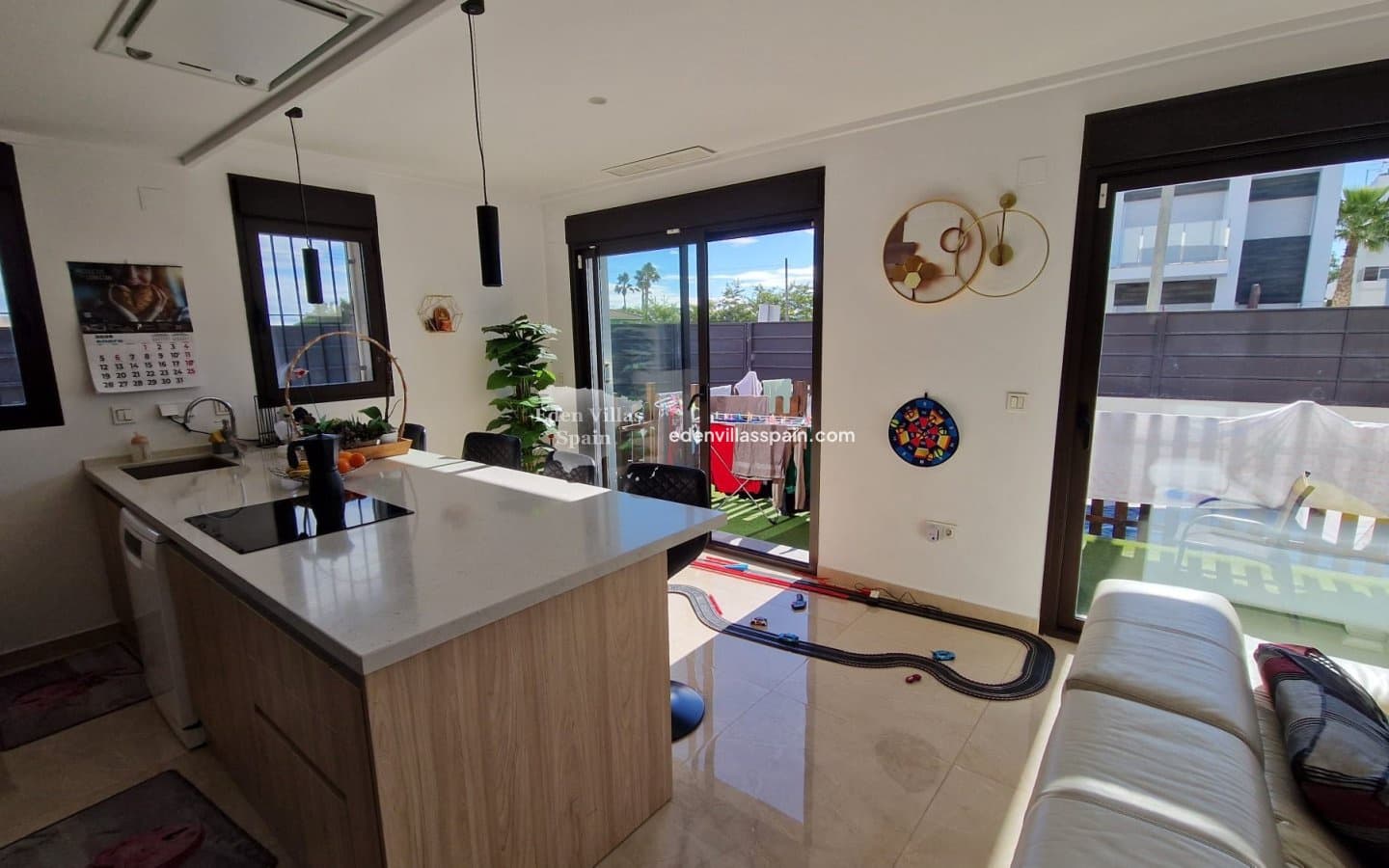 3 soveværelse Byhus til salg i Alicante by med swimmingpool - € 459.995 (Ref: 9528854)