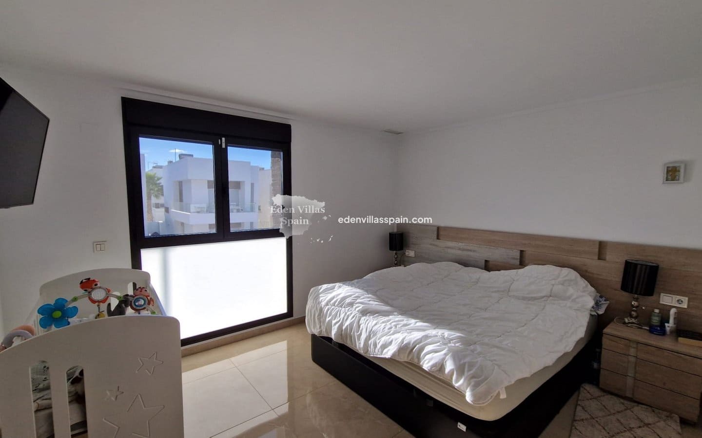 3 soveværelse Byhus til salg i Alicante by med swimmingpool - € 459.995 (Ref: 9528854)