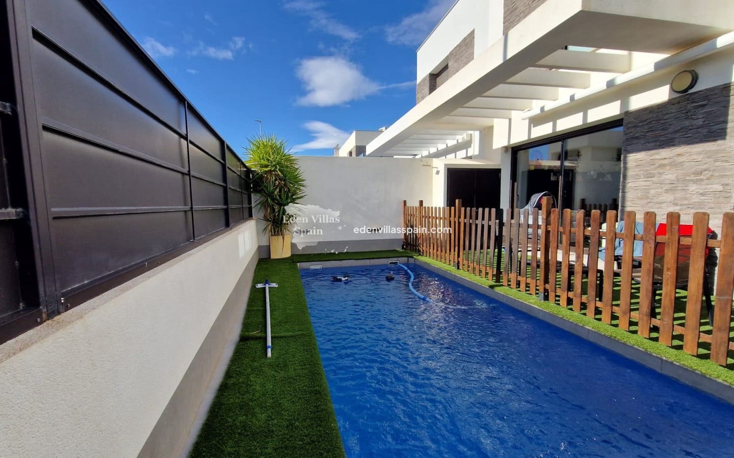 3 soveværelse Byhus til salg i Daya Nueva med swimmingpool - € 459.995 (Ref: 9528855)