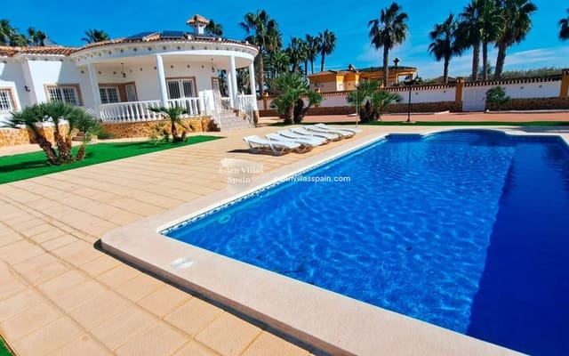 4 makuuhuone Maalaistalo myytävänä paikassa Catral mukana uima-altaan 
autotalli - 430 000 € (Ref: 9614264)