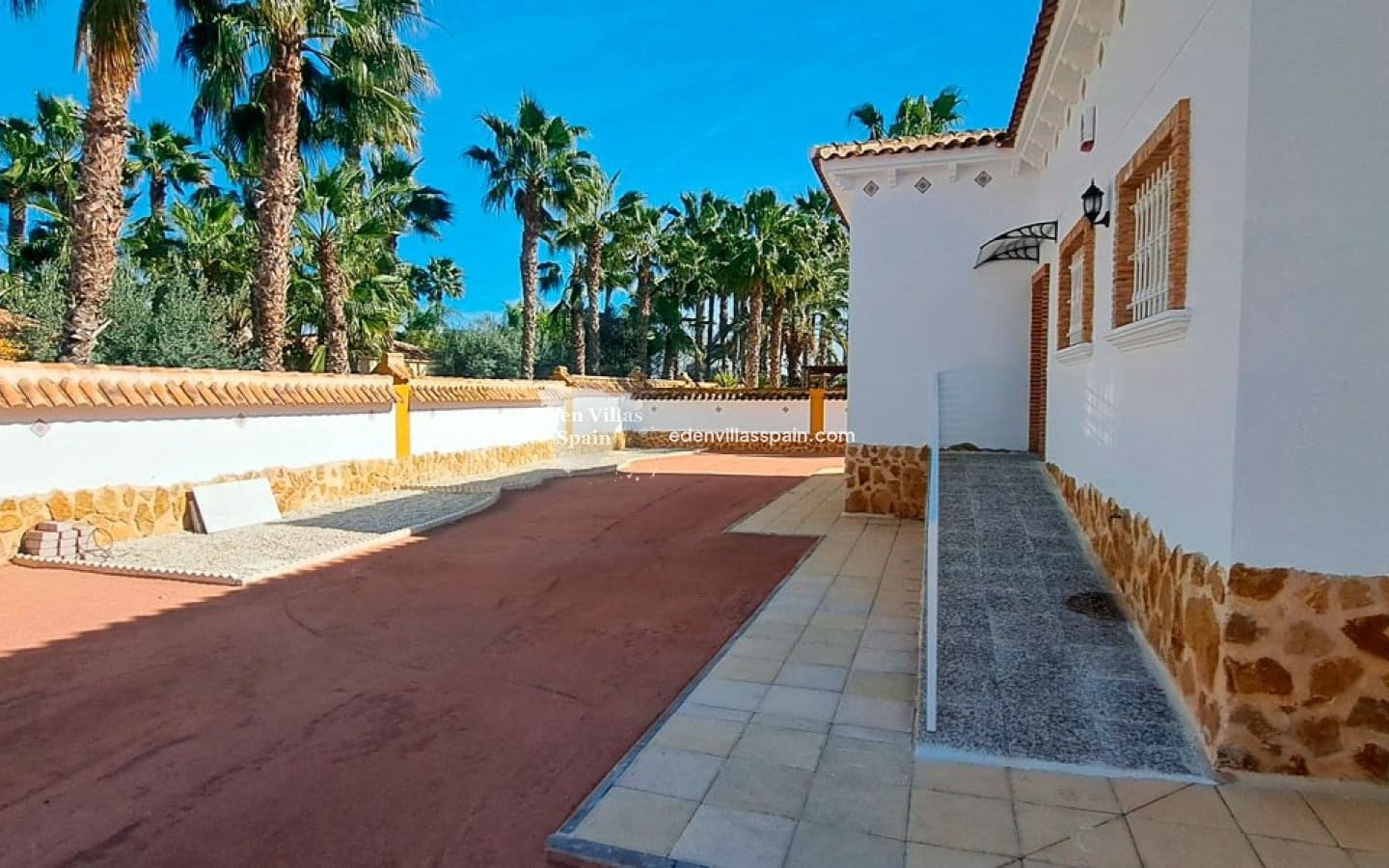 4 bedroom Villa for sale in Catral with pool garage - € 430,000 (Ref: 9614275)