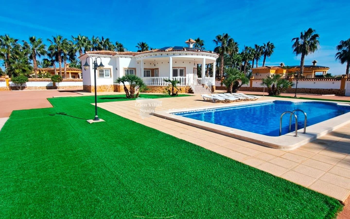4 bedroom Villa for sale in Catral with pool garage - € 430,000 (Ref: 9614275)