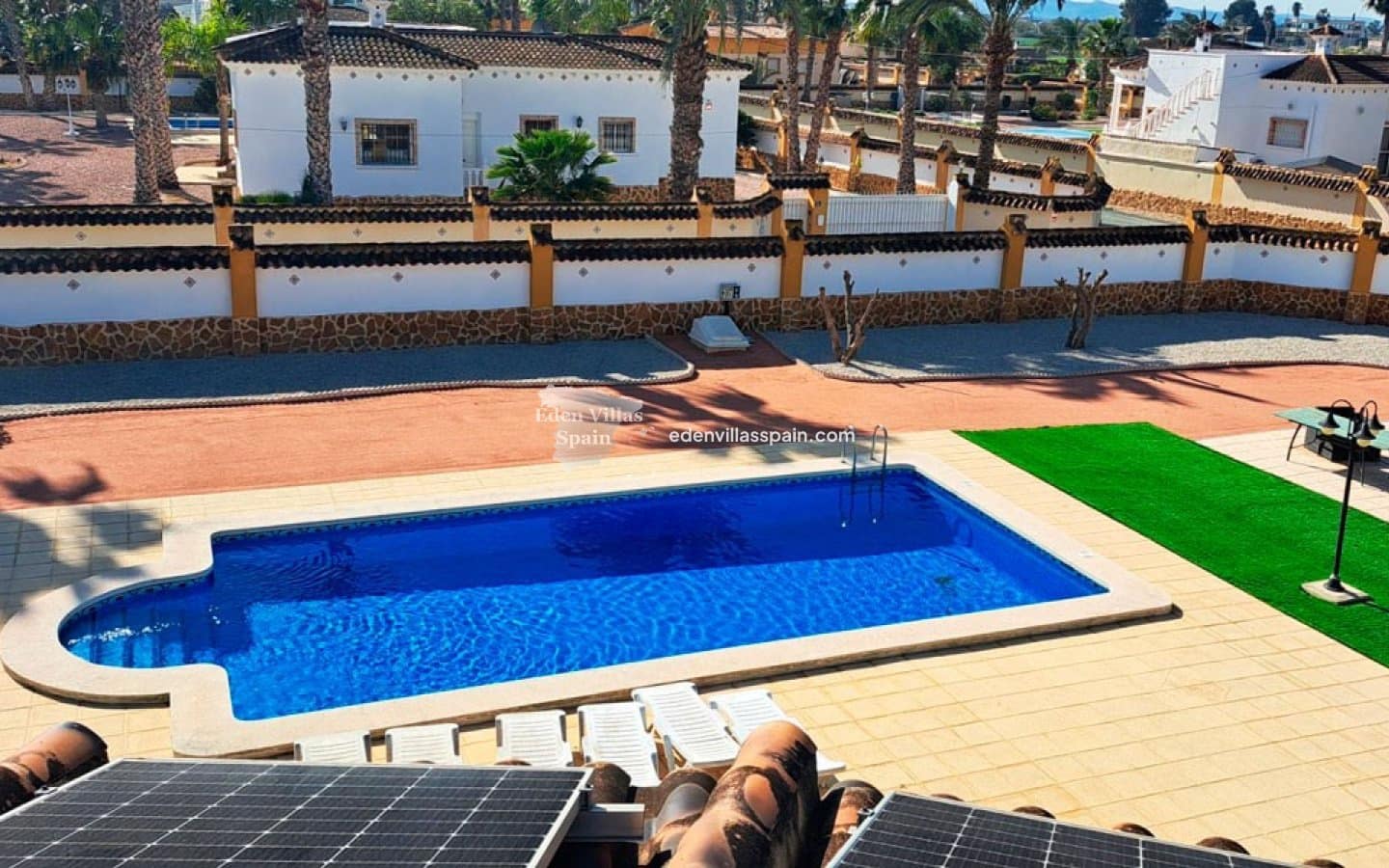 4 soveværelse Finca/Landehus til salg i Catral med swimmingpool garage - € 430.000 (Ref: 9614281)