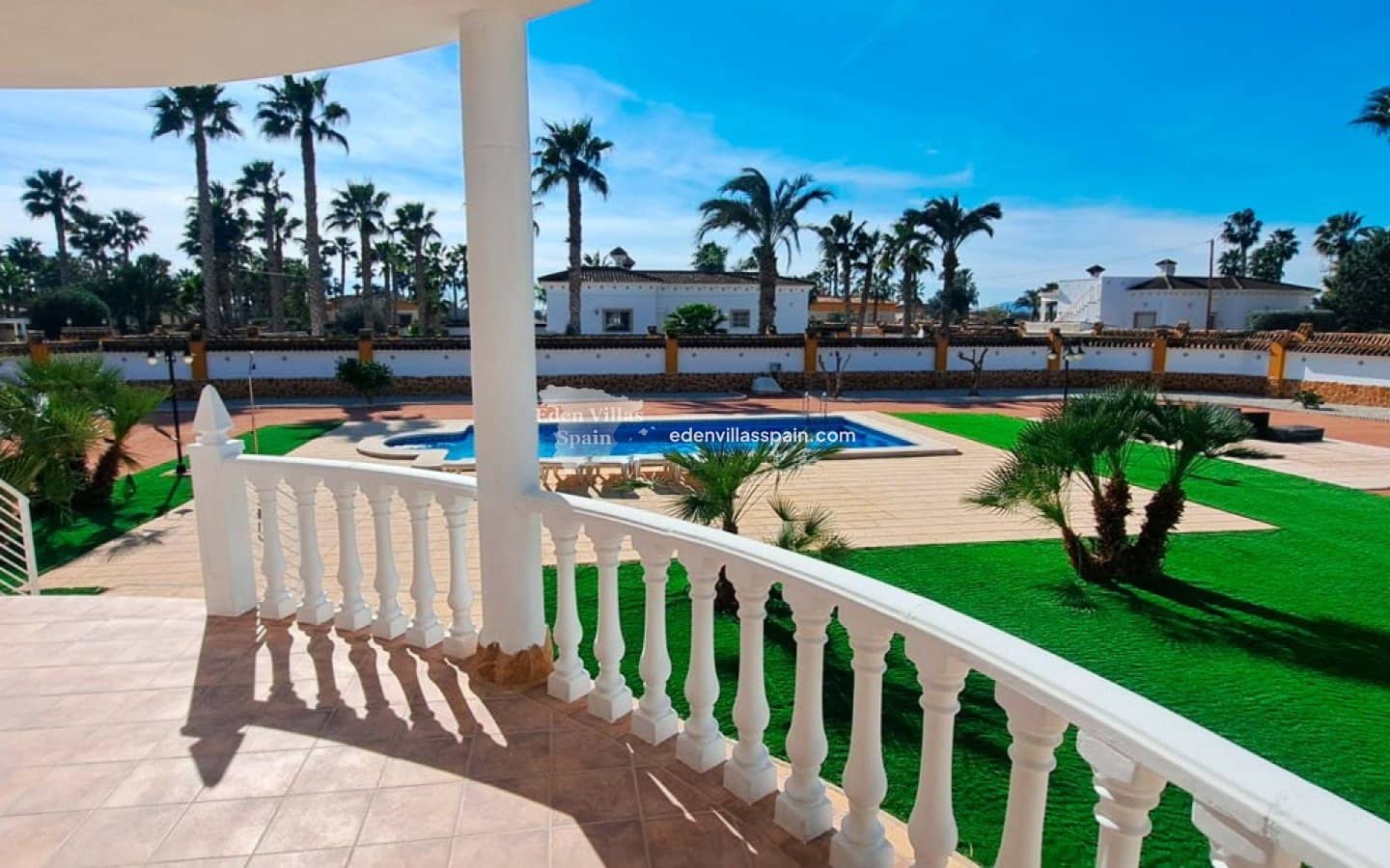 4 soveværelse Finca/Landehus til salg i Catral med swimmingpool garage - € 430.000 (Ref: 9614281)