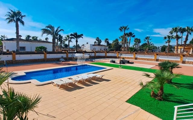 4 soveværelse Finca/Landehus til salg i Catral med swimmingpool garage - € 430.000 (Ref: 9614281)