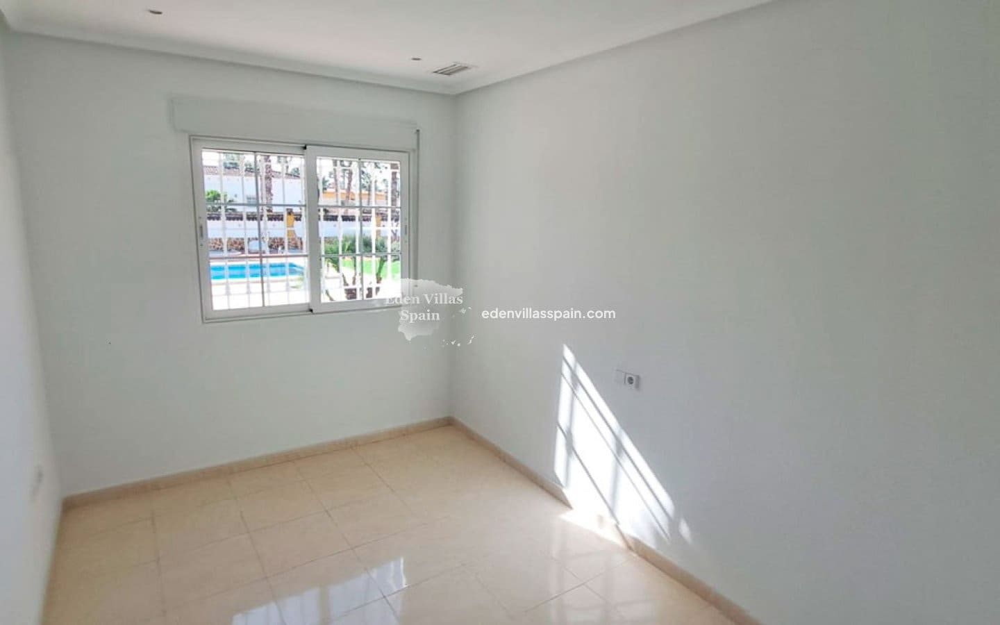 4 slaapkamer Finca/Landhuis te koop in Alicante stad met zwembad garage - € 430.000 (Ref: 9614293)