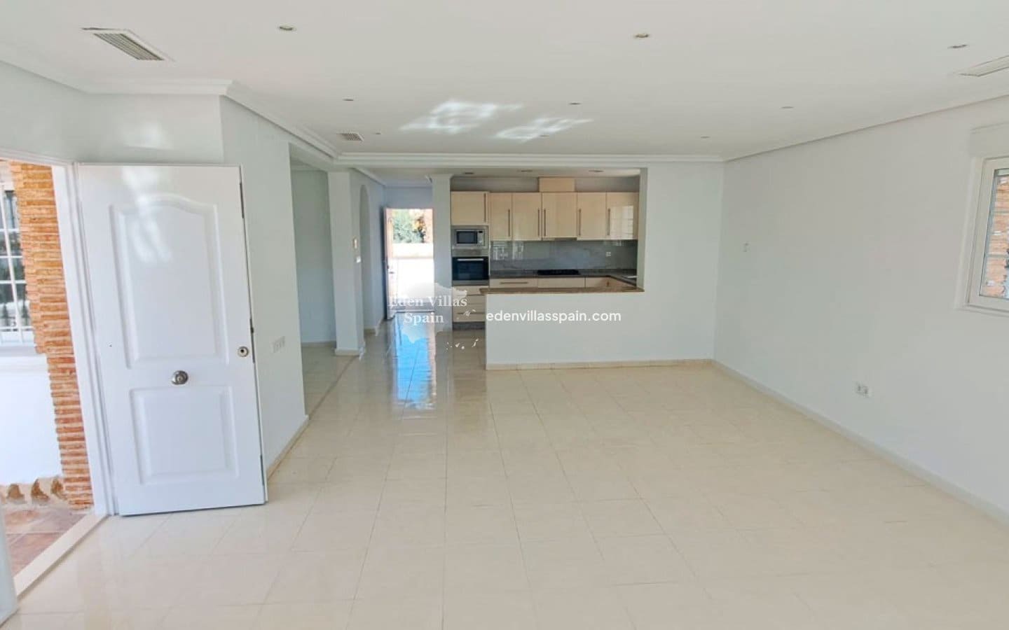 4 slaapkamer Finca/Landhuis te koop in Alicante stad met zwembad garage - € 430.000 (Ref: 9614293)