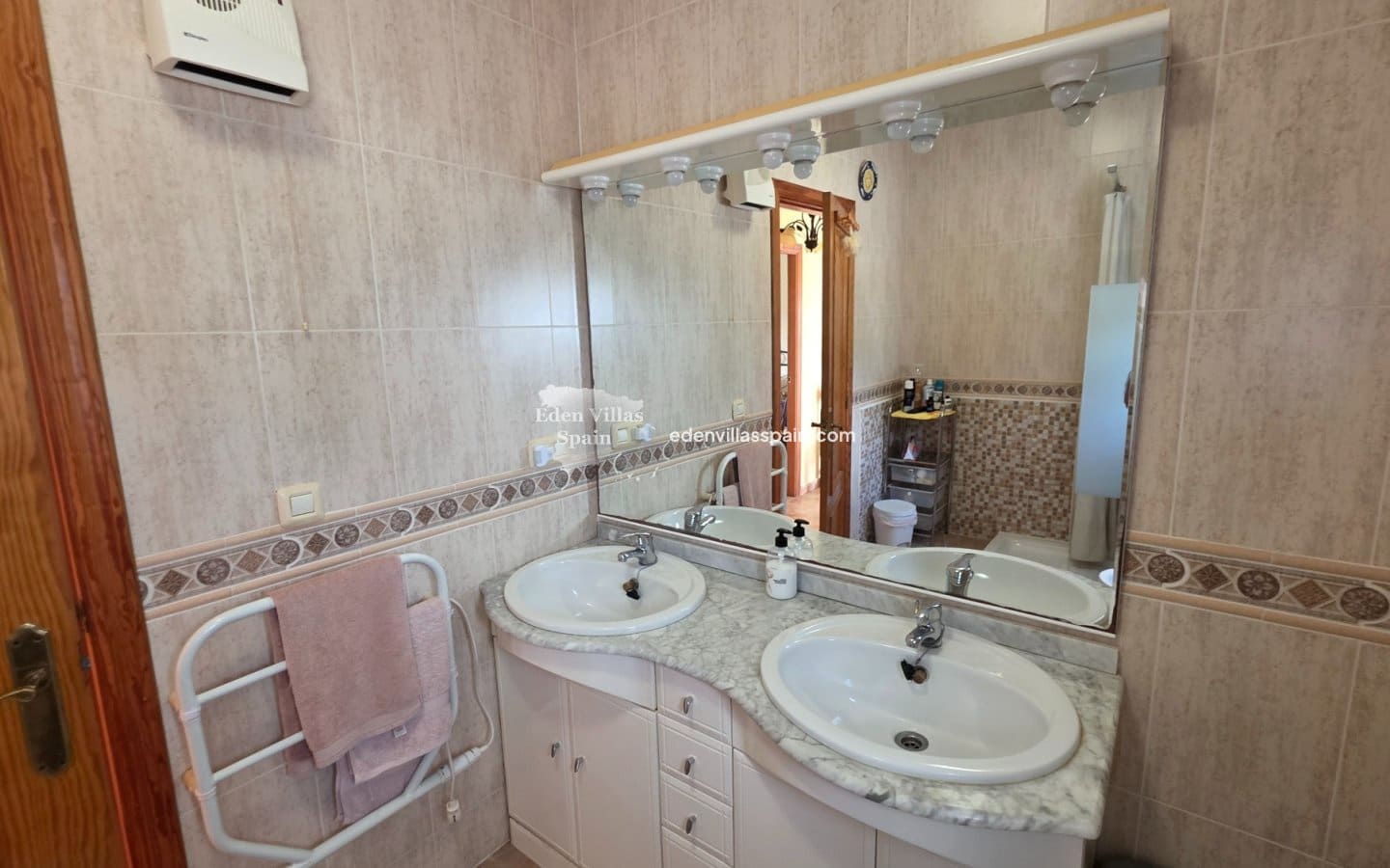 2 bedroom Finca/Country House for sale in La Marina - € 259,995 (Ref: 9634899)