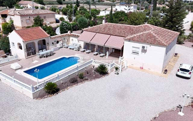 3 soveværelse Finca/Landehus til salg i Callosa de Segura med swimmingpool - € 450.000 (Ref: 9635050)