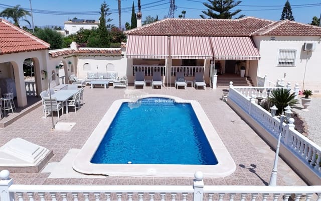 3 soveværelse Finca/Landehus til salg i Callosa de Segura med swimmingpool - € 450.000 (Ref: 9635050)