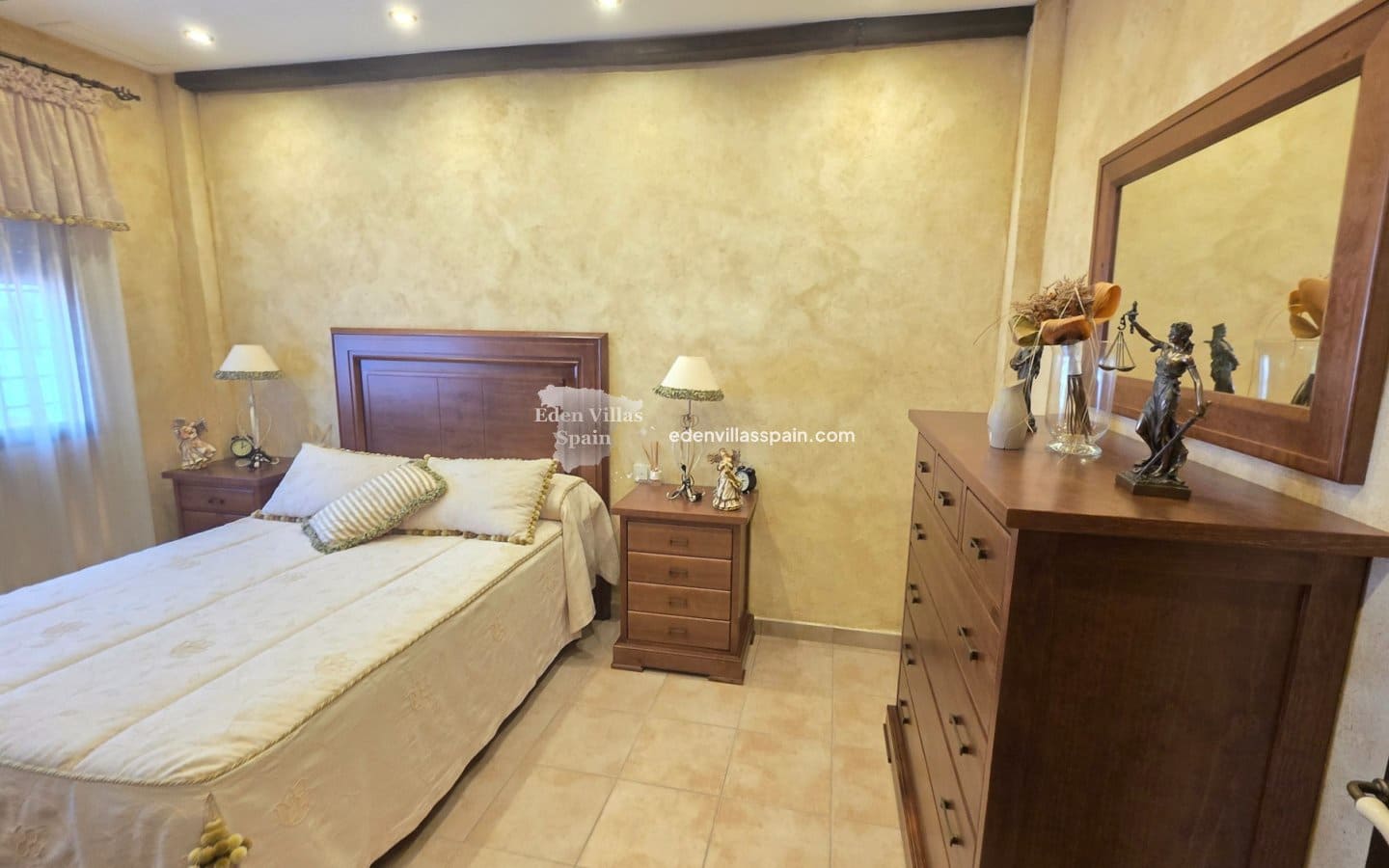 7 bedroom Villa for sale in San Fulgencio with pool - € 1,250,000 (Ref: 9669290)