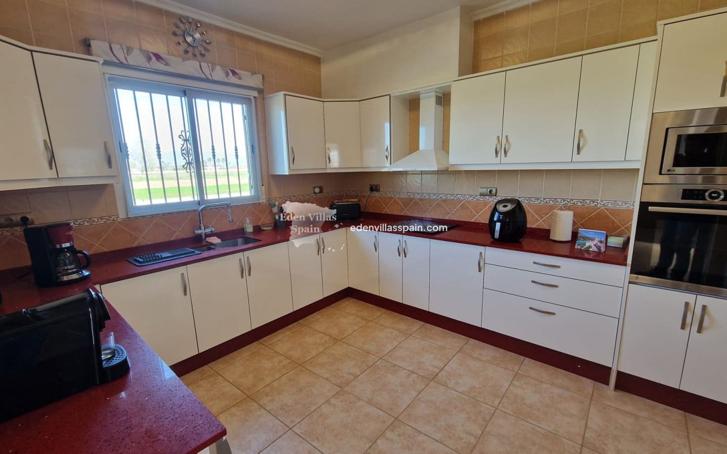 Chalet de 3 habitaciones en Alicante / Alacant ciudad en venta con piscina - 390.000 € (Ref: 9676440)