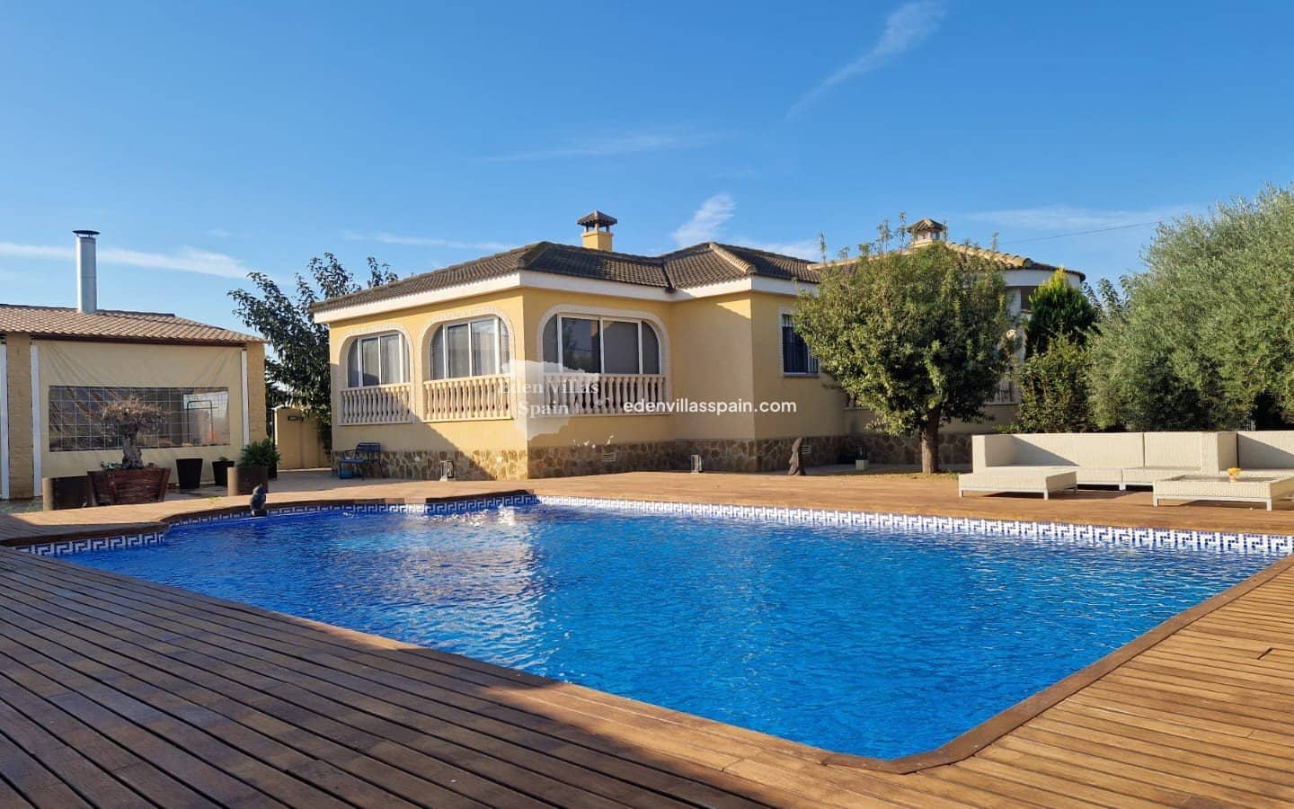 Chalet de 3 habitaciones en Catral en venta con piscina garaje - 399.000 € (Ref: 9682193)