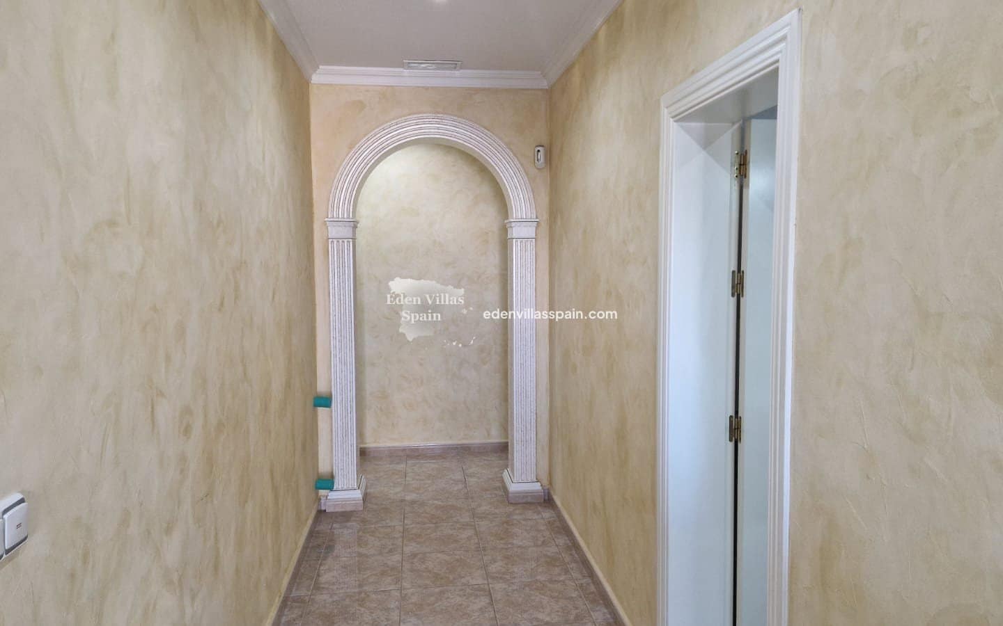 Chalet de 3 habitaciones en Catral en venta con piscina garaje - 399.000 € (Ref: 9682193)