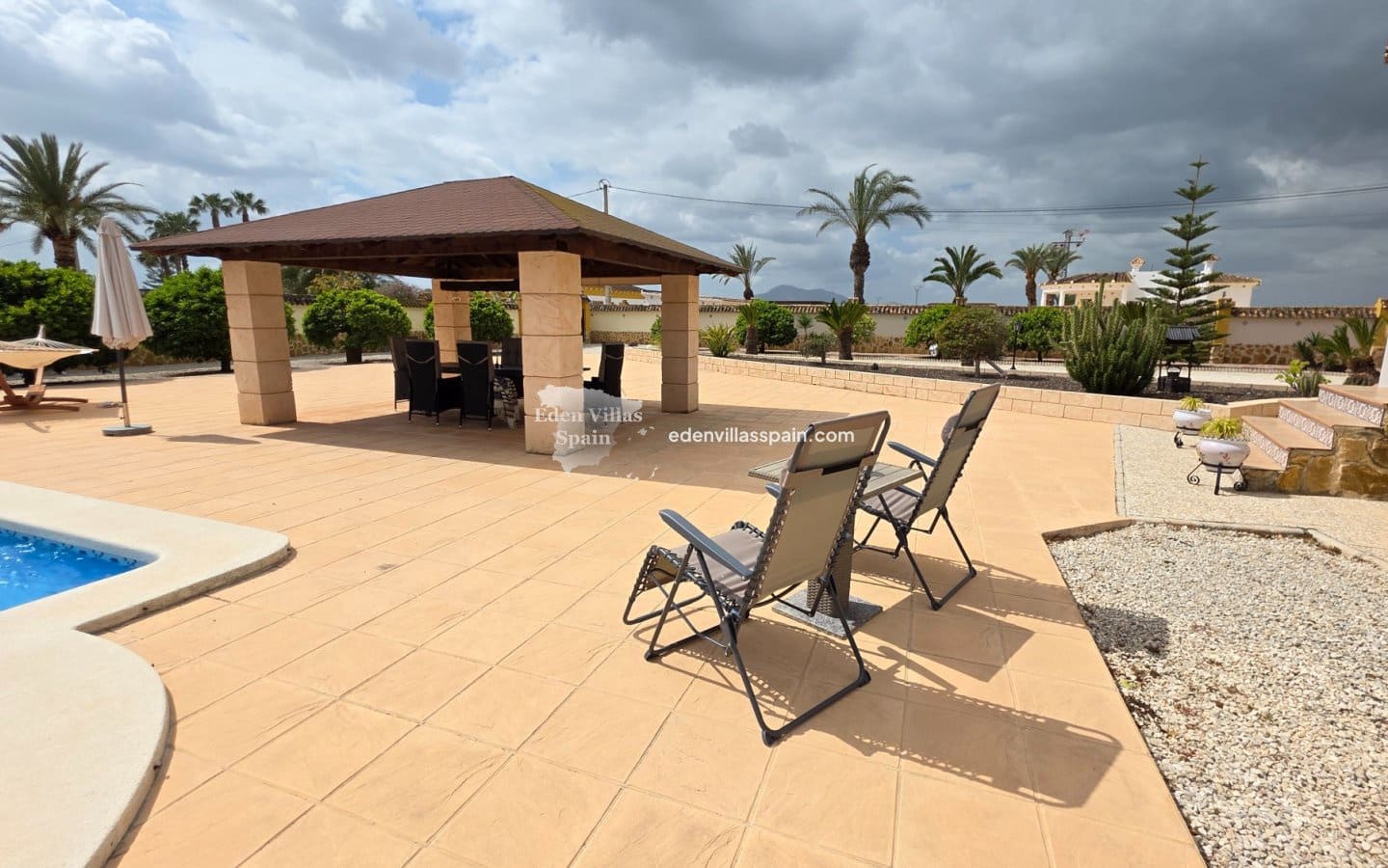 Chalet de 3 habitaciones en Catral en venta con piscina - 379.000 € (Ref: 9727551)